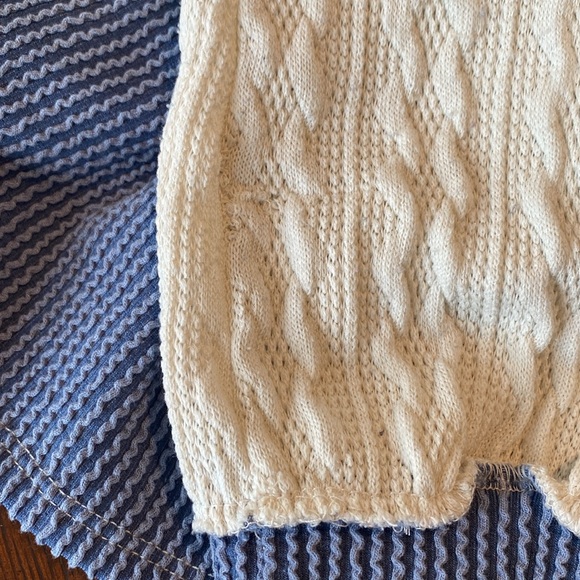Lovely 🖤 Melody Blue and White Knit Sweater Women’s Size S/M - Picture 9 of 9